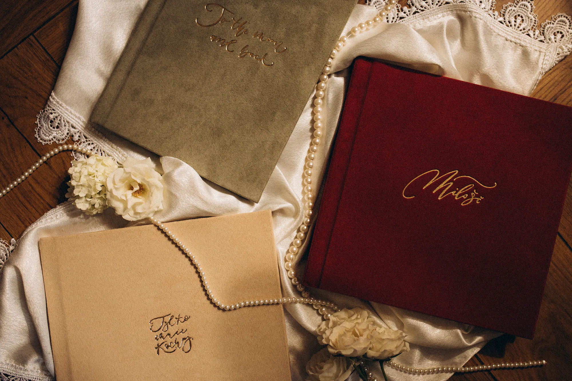 Album fotograficzny z personalizowanym grawerem na okładce